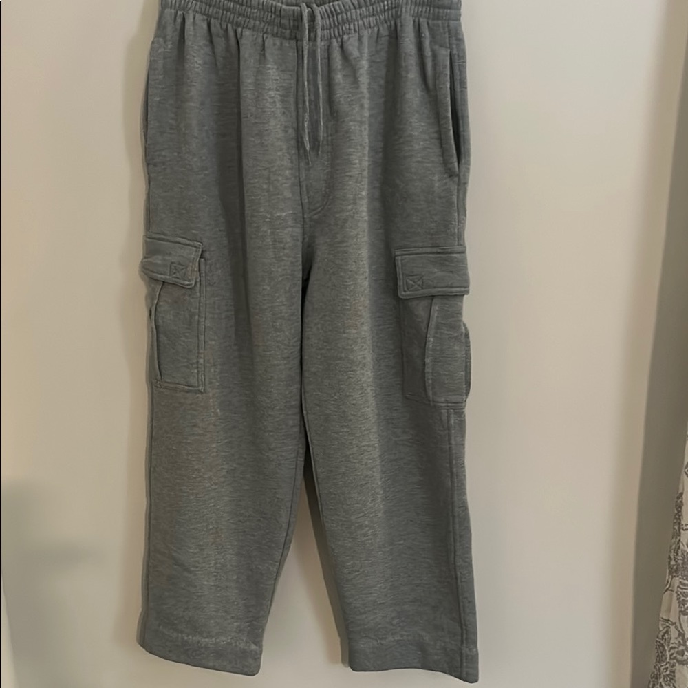 Gray Men’s Cargo fleece pants